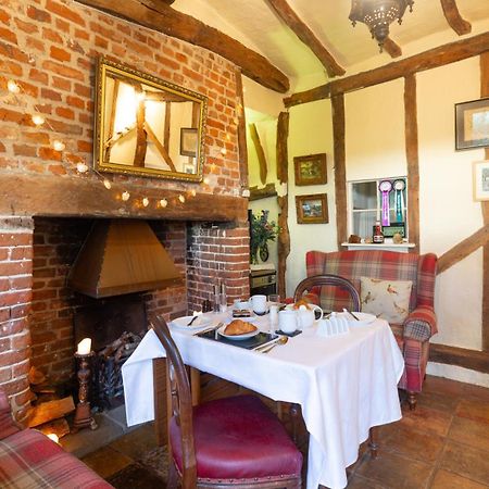 Frogs Hall B&B Eye  Bagian luar foto