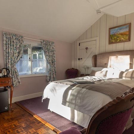 Frogs Hall B&B Eye  Bagian luar foto