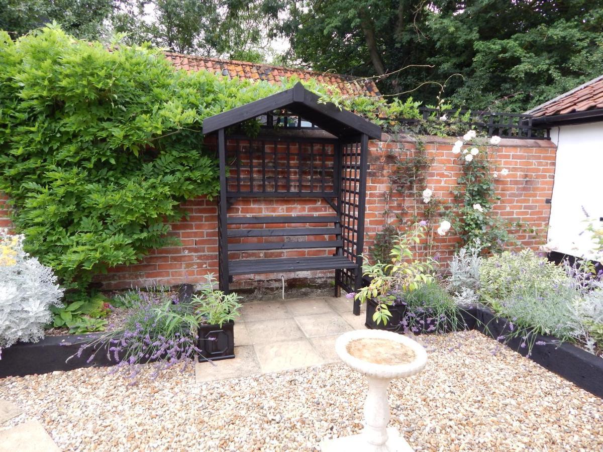 Frogs Hall B&B Eye  Bagian luar foto