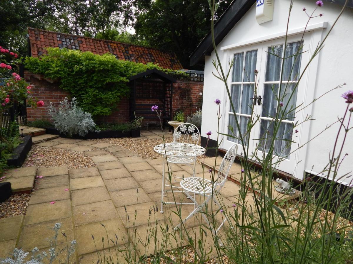 Frogs Hall B&B Eye  Bagian luar foto