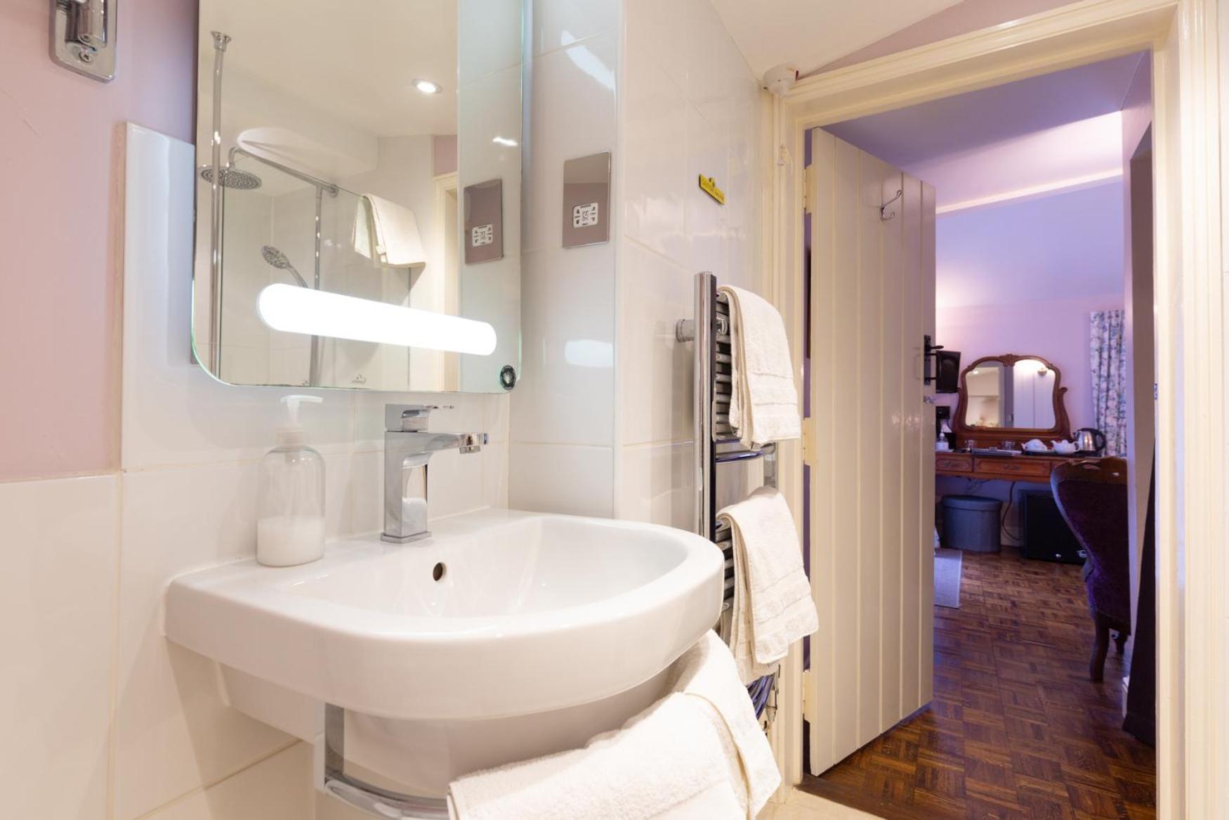 Frogs Hall B&B Eye  Bagian luar foto