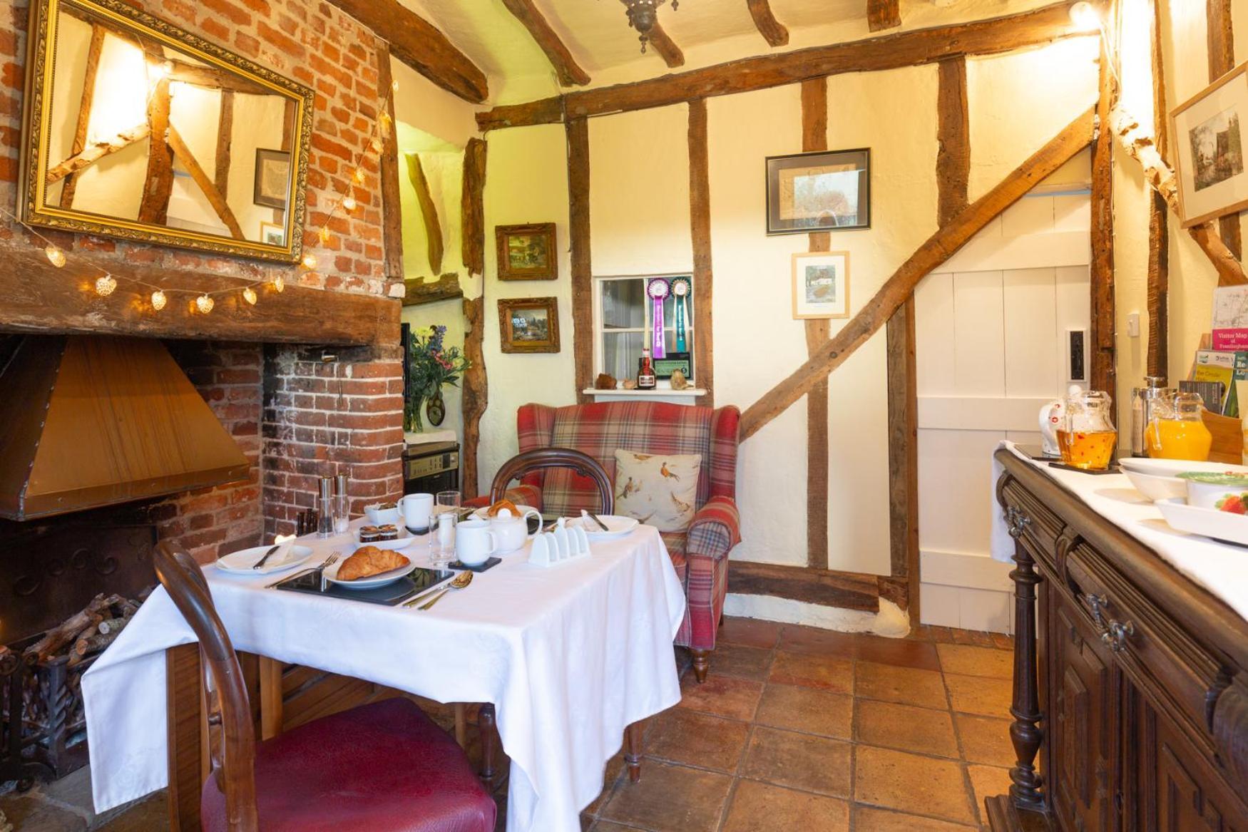 Frogs Hall B&B Eye  Bagian luar foto