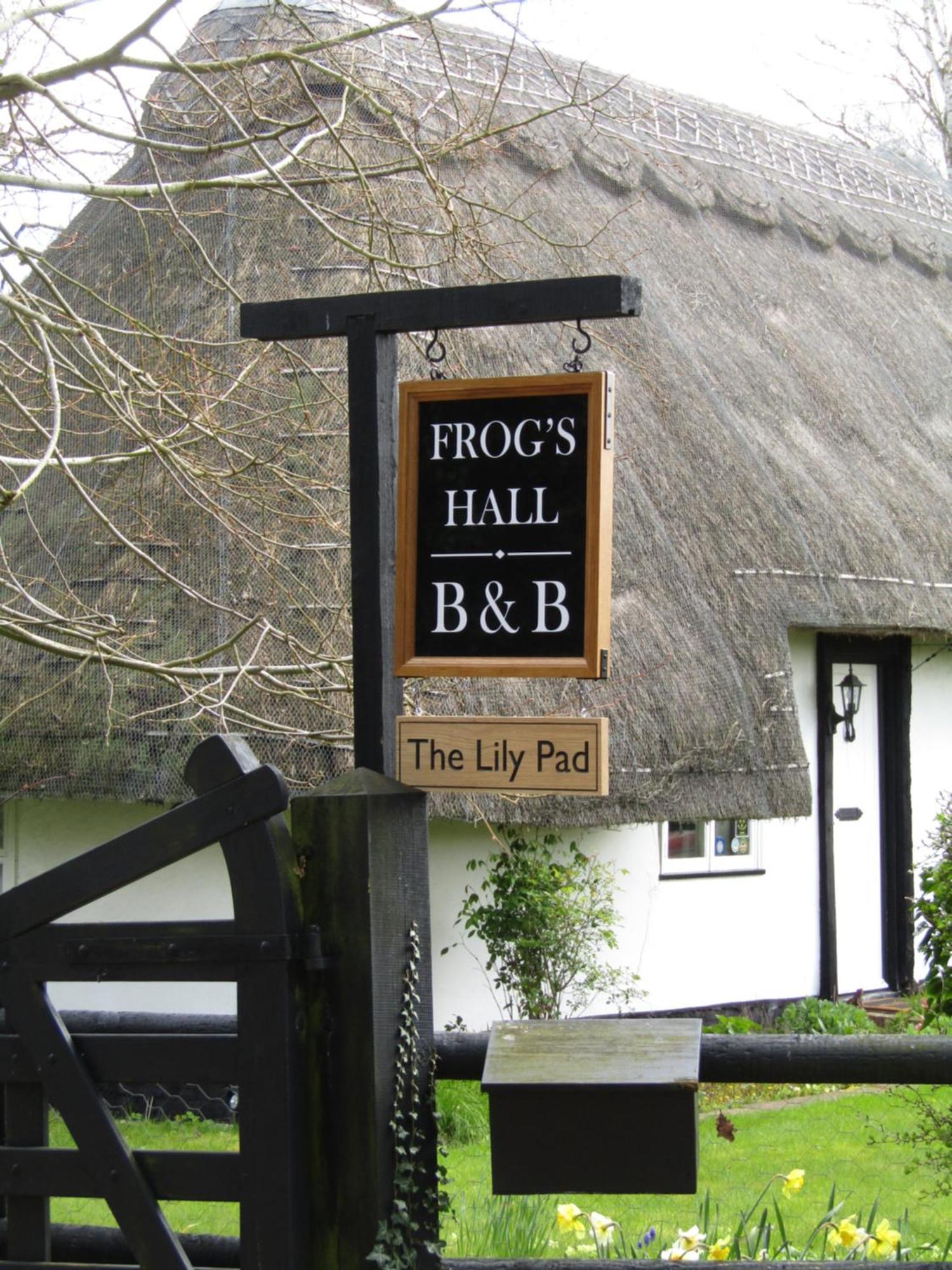 Frogs Hall B&B Eye  Bagian luar foto