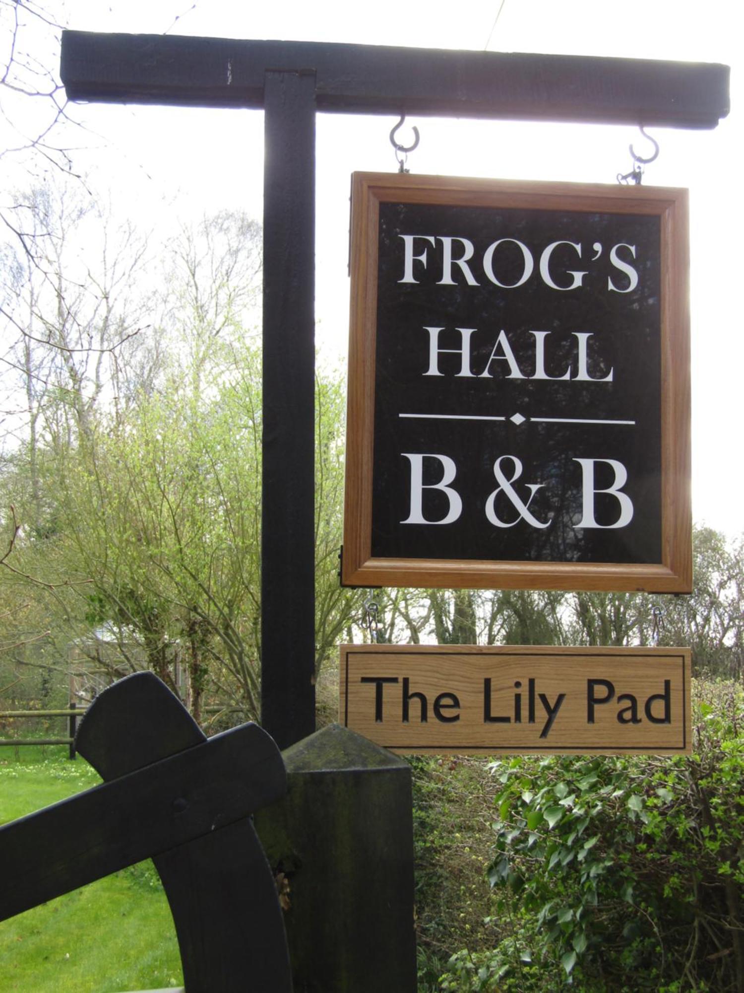 Frogs Hall B&B Eye  Bagian luar foto
