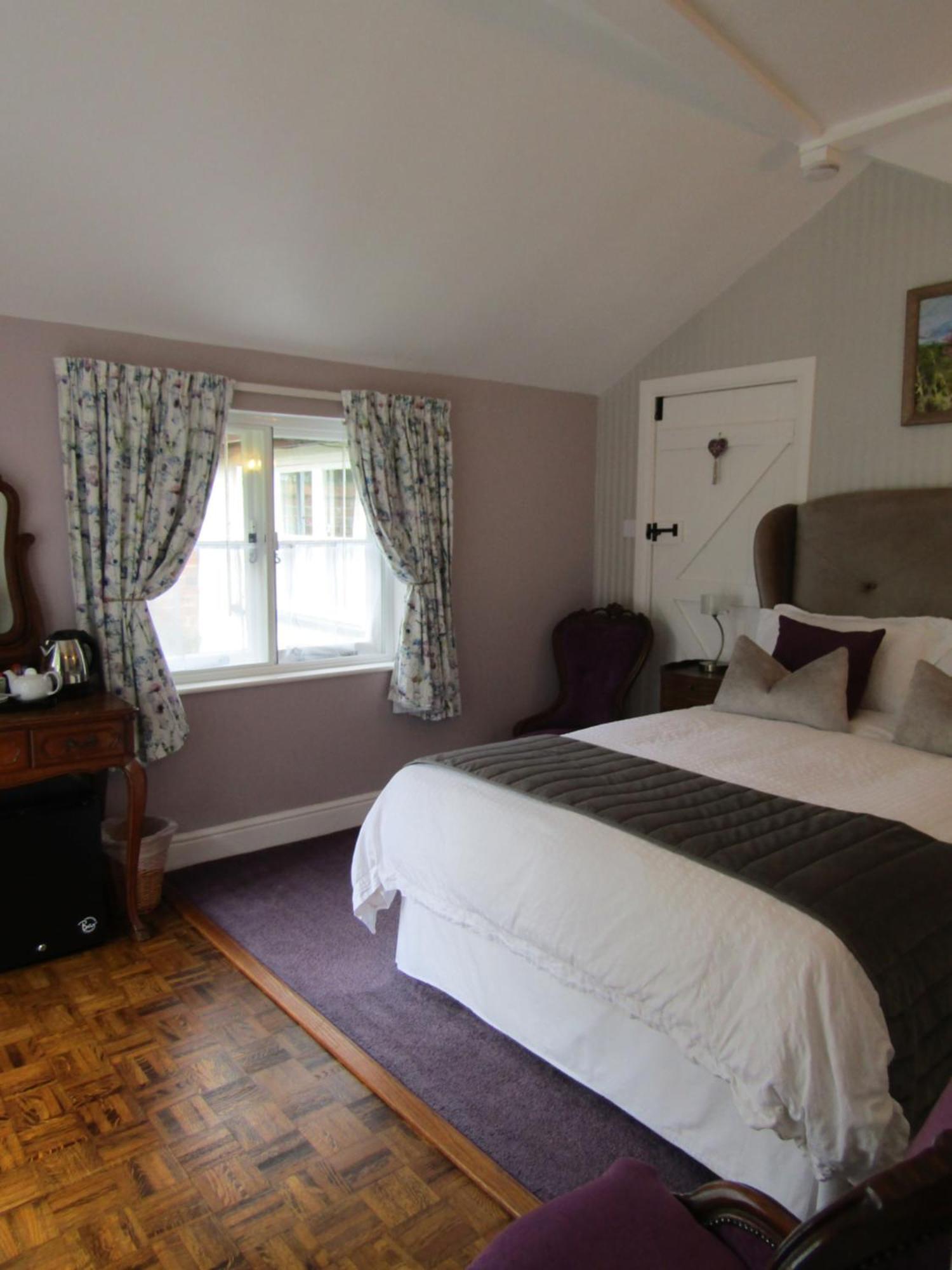 Frogs Hall B&B Eye  Bagian luar foto